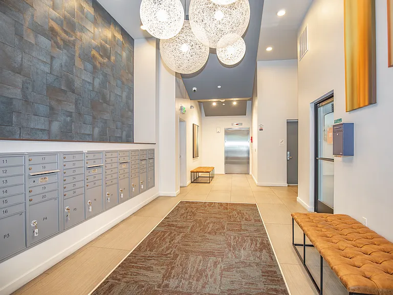 2112 E Denny Way — Photo 37