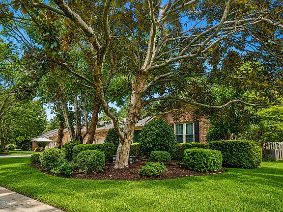 5th image of 216 Chessington Cir