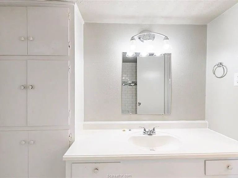 3800 E 29th St #19 — Photo 3