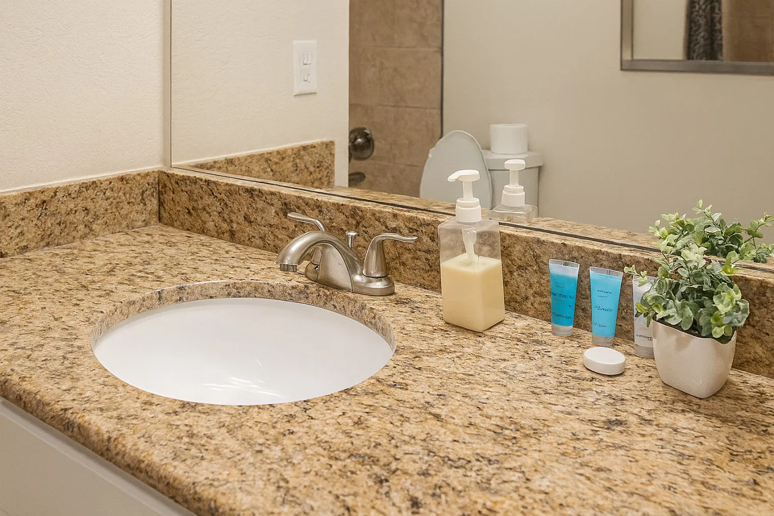 2 bed, 1.0 bath, $2,867 — Photo 3