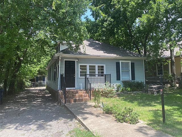1st image of 706 Brown St