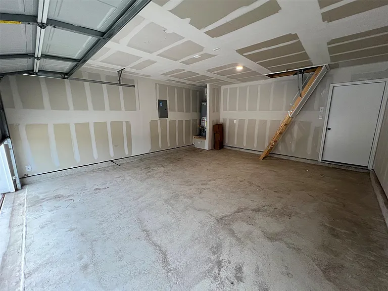 305 Wirecrested Dr — Photo 28