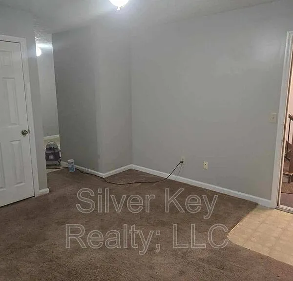 408 & 410 Oklahoma St #E — Photo 2