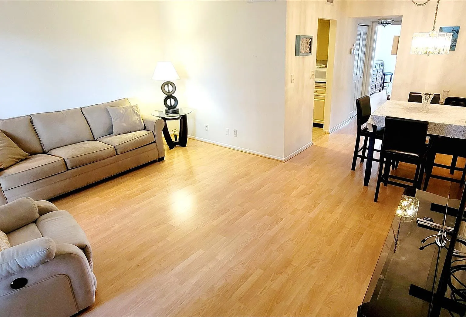 1 bed, 1.5 bath, 662 sqft, $1,400 — Photo 4