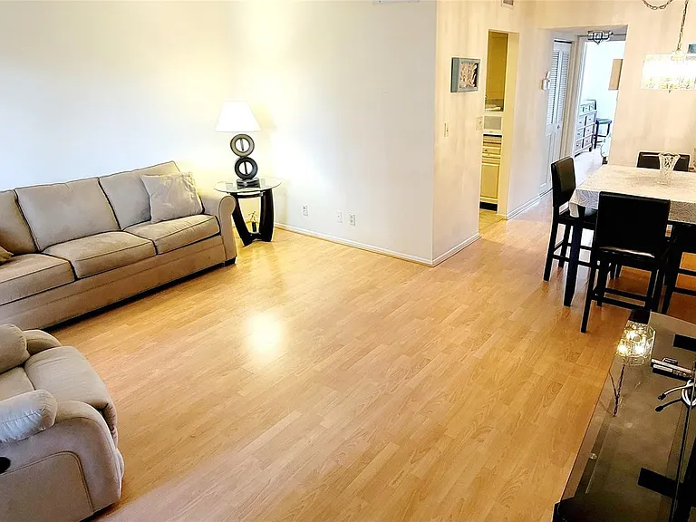 2901 NW 47th Ter #247B — Photo 4