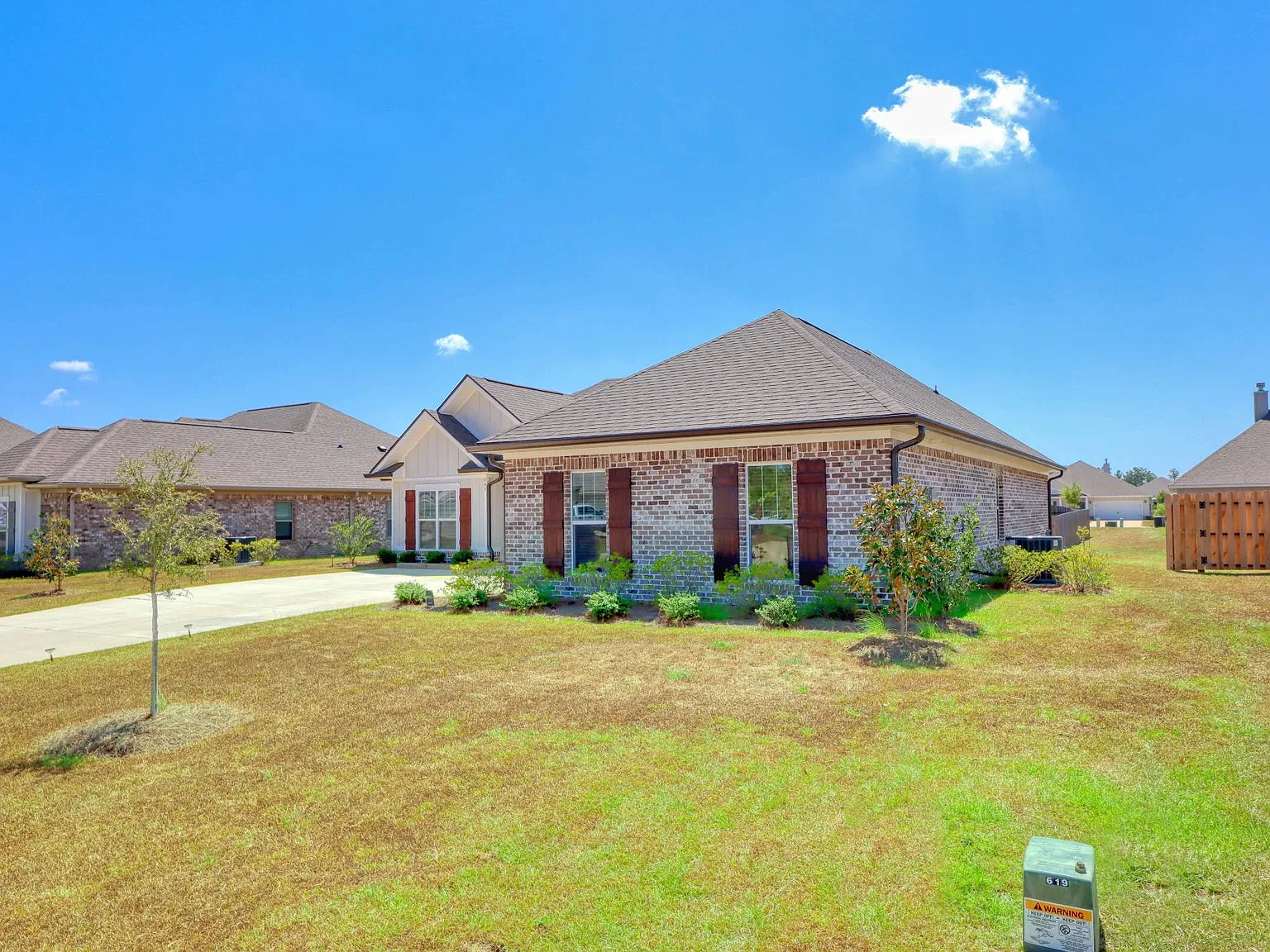 4 bed, 2348 sqft, $3,000 — Photo 3