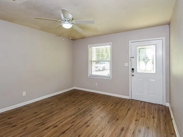 6325 Wellington Way — Photo 5