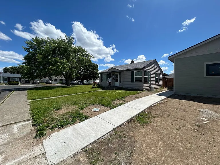 2405 W Columbia Ave — Photo 22