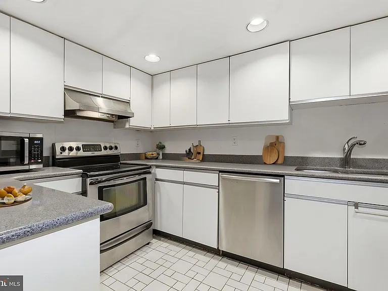 308 E Capitol St NE #11 — Photo 4
