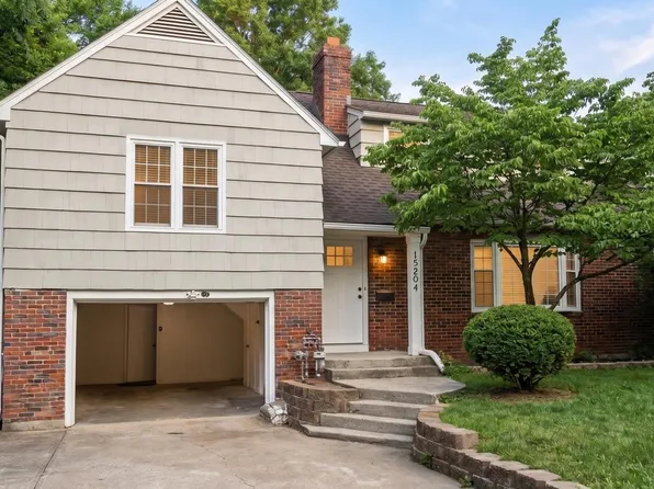 5204 Brookside Blvd, Kansas City, MO 64112