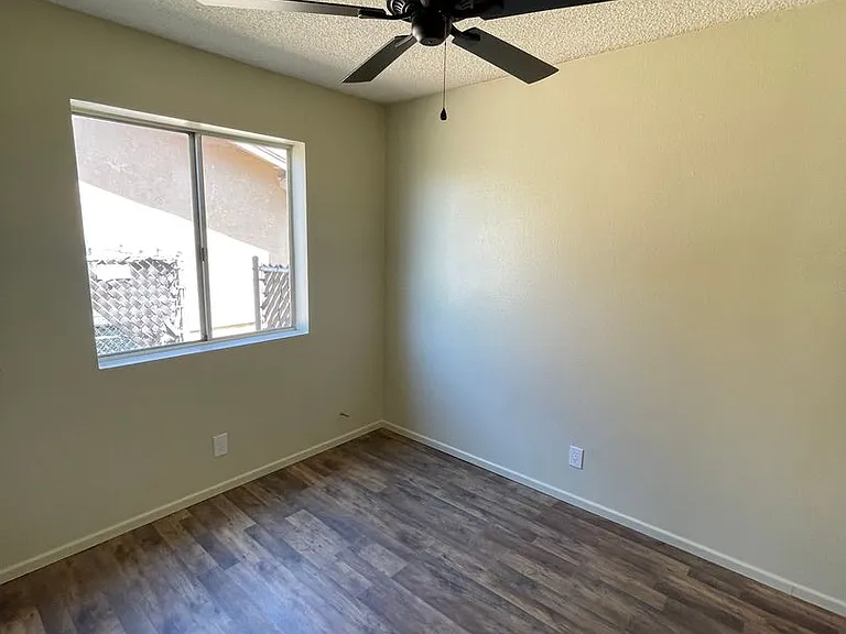 1716 S 46th Dr — Photo 13