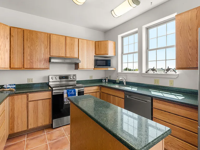 1140 Ocean Shores Blvd SW — Photo 13