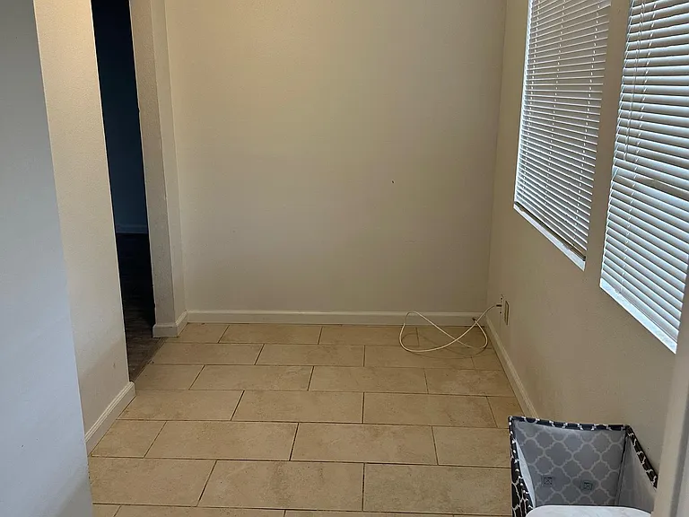 418 S Sunset St #B — Photo 6