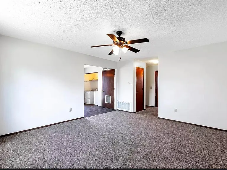 805 S Bonn St — Photo 4