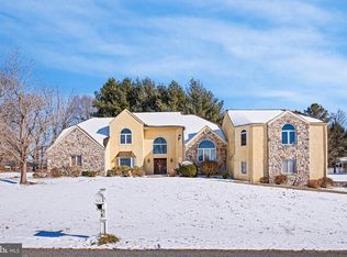 8 Lakewood Cir, Newark, DE 19711