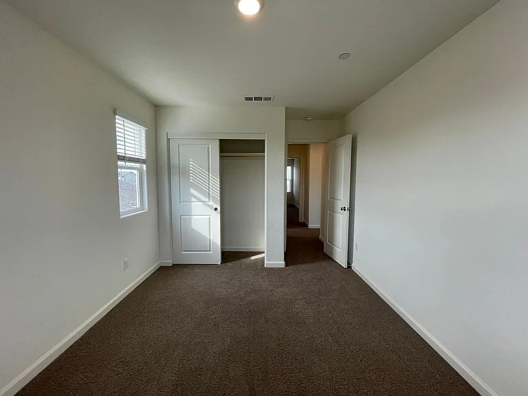 661 Suzanne Dr — Photo 18