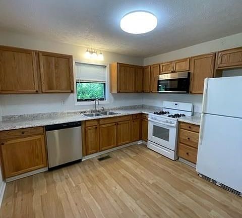 4th image of 2765 Timber Valley Dr