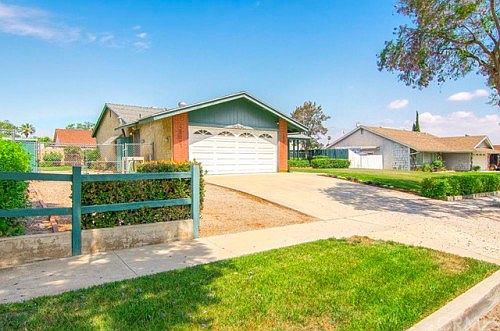 3rd image of 2070 Santa Inez St
