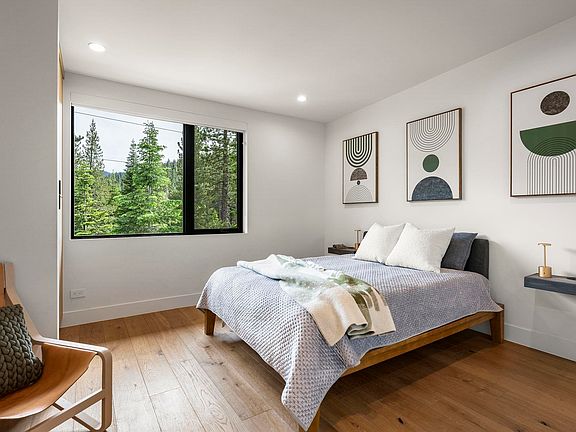 5th image of 300 Palisades Cir