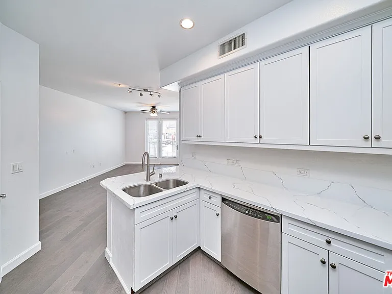 629 Traction Ave #103 — Photo 11