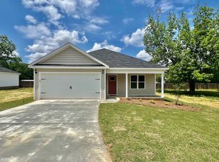 104 Village Cir, Cochran, GA 31014