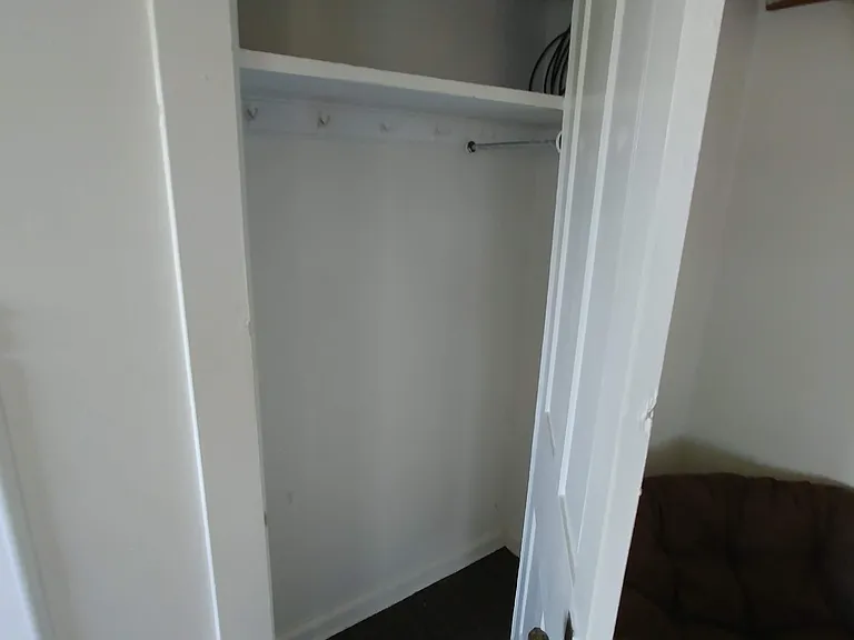 34 E Walnut St #C — Photo 14