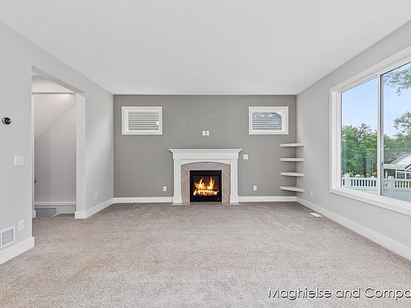 4th image of 6907 W Cottage Ln NE