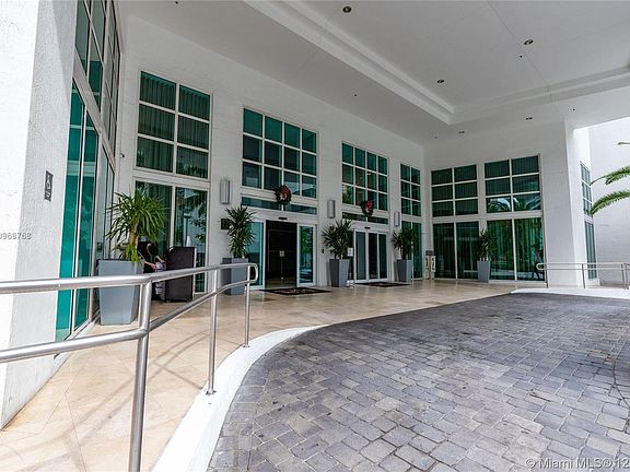 3rd image of 951 Brickell Ave APT 1905