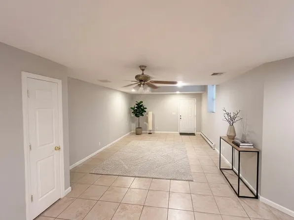 1 Cleveland St #1A, Nesconset, NY 11767