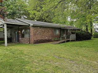 1115 Grove St, Eldorado, IL 62930