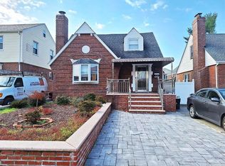 7522 189th St, Fresh Meadows, NY 11366