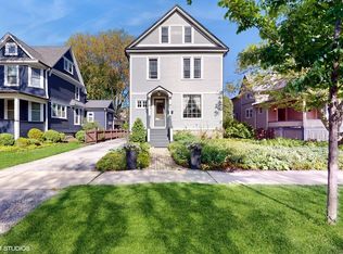 37 S Waiola Ave, La Grange, IL 60525