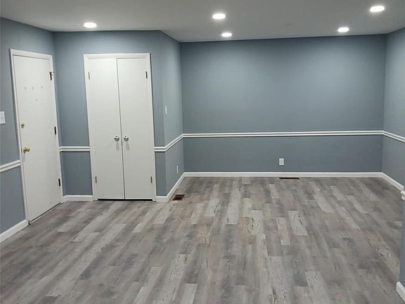 5th image of 10360 Forest Brook Ln APT H