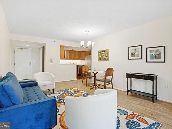 2nd image of 900 N Taylor St APT 724