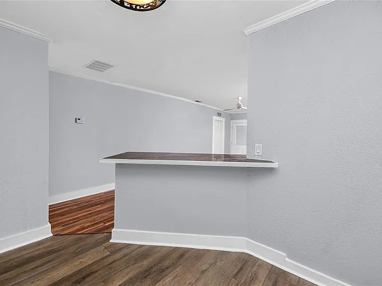 1763 Preston St S — Photo 18