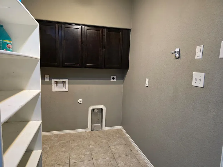 5561 Othello Dr — Photo 30