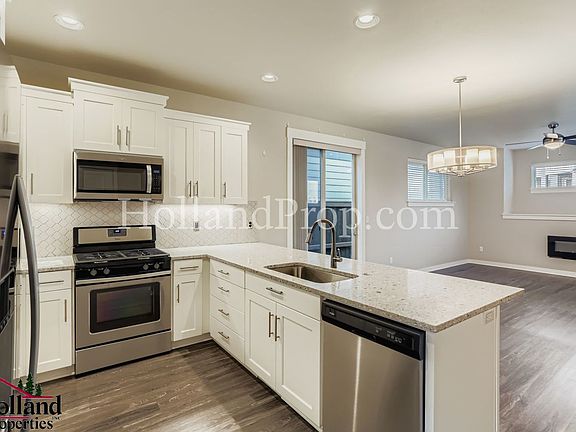 5th image of 3333 SE Oakmeade Ave