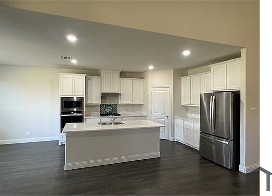 3rd image of 1725 Green Valley Way