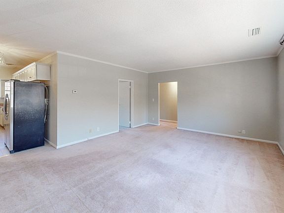 4th image of 137 Lake Shore Rd APT 4