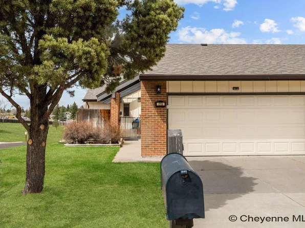 218 Lake Shore Dr, Cheyenne, WY 82009