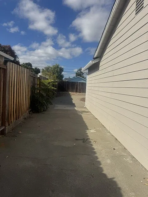 4 bed, 1.5 bath, 1591 sqft, $4,700 — Photo 2