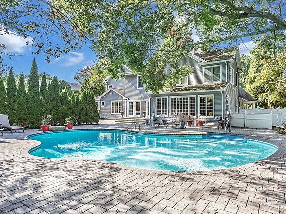 3rd image of 98 Cocks Ln