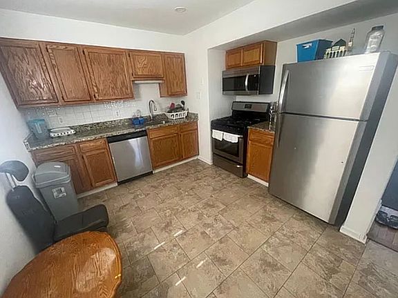 3rd image of 615 Central Ave
