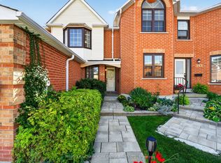 315 Wilkes Ct #32, Aurora, ON L4G6G7