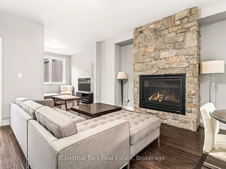 65 Rockmount Cres — Photo 10