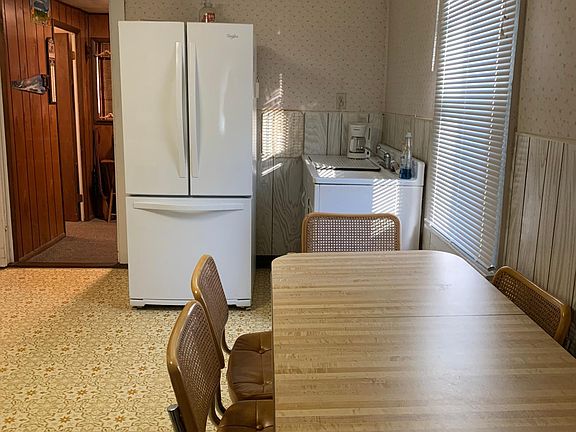 Country kitchen with vintage linlolium floor