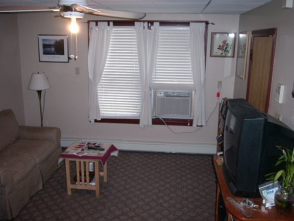 4th image of 160 Morton Ave
