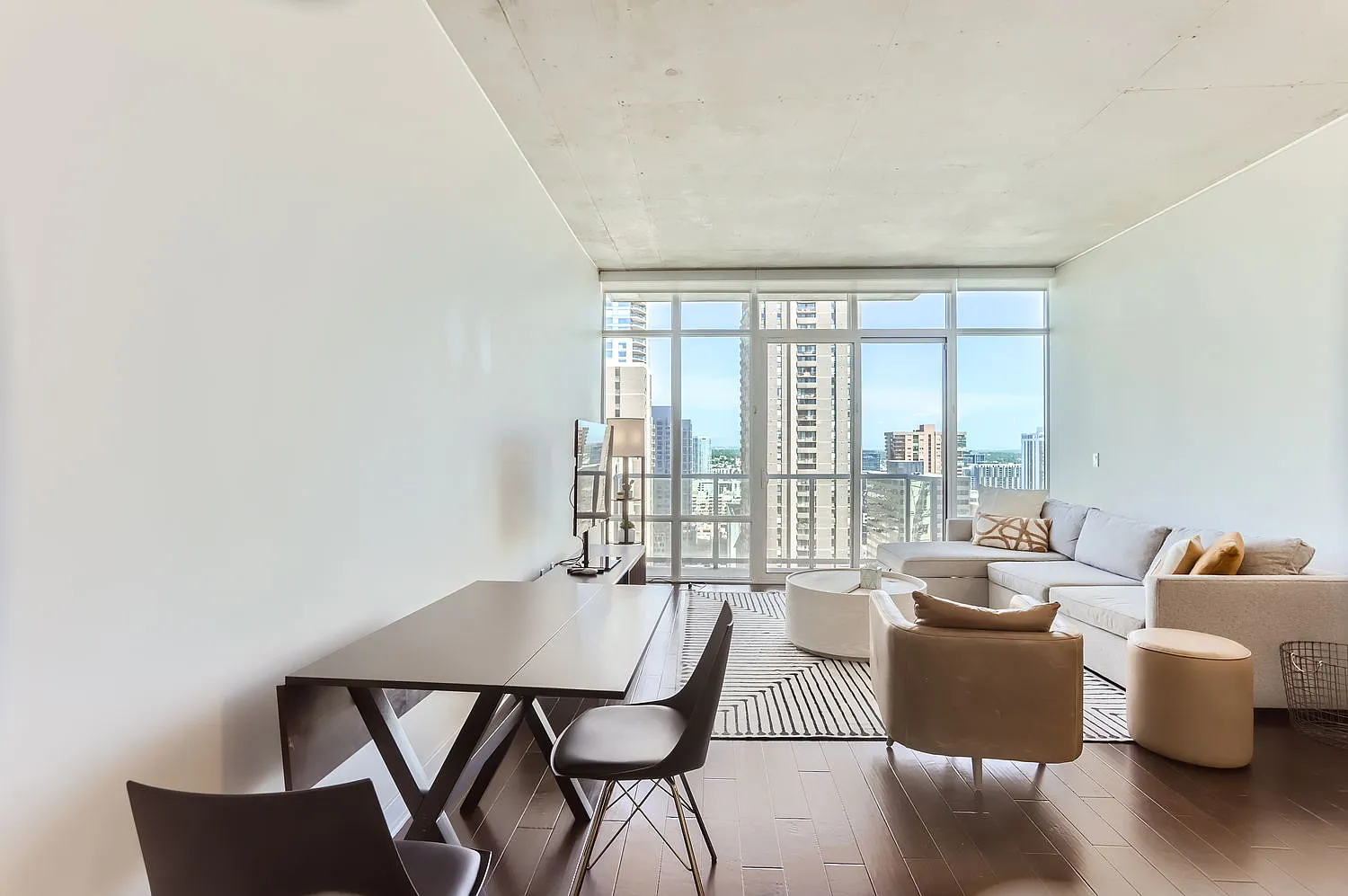 1 bed, 809 sqft, $2,500 — Photo 2