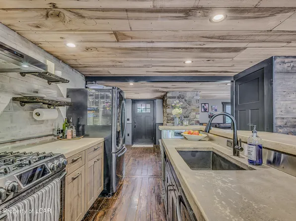16 Colvin Rd, Benton, PA 18414