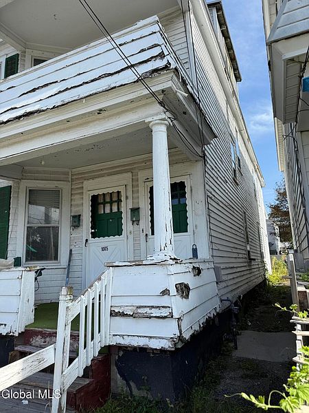 2nd image of 1005 Congress Street